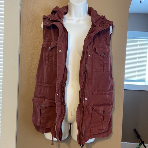 tinsel Women’s Zip up vest with detachable hood - Picture 4 of 6